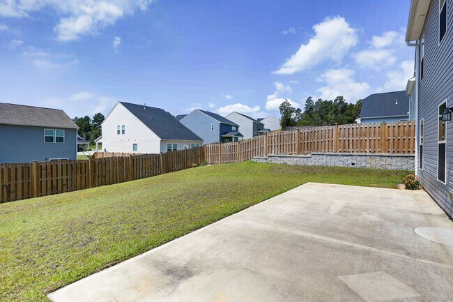 Building Photo - Sophisticated Like-New 4-Bedroom Home with Designer Finishes & Fenced Backyard!