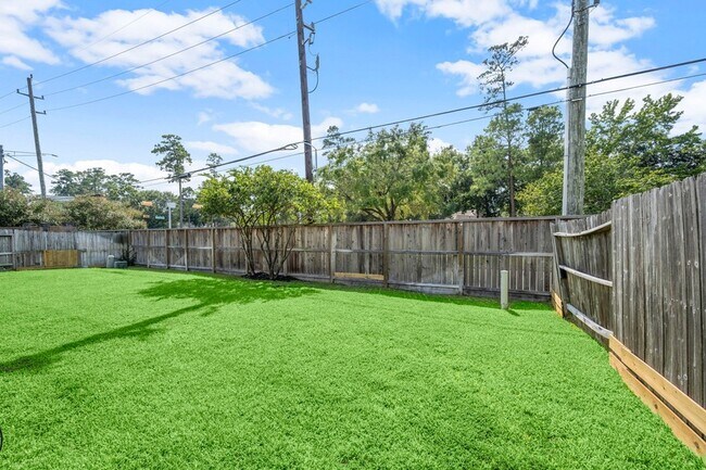 Building Photo - 14707 Oaks Crossing Ln