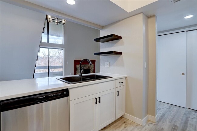 Building Photo - Stunning Top-Floor End Unit with Vaulted Ceilings and Modern Finishes