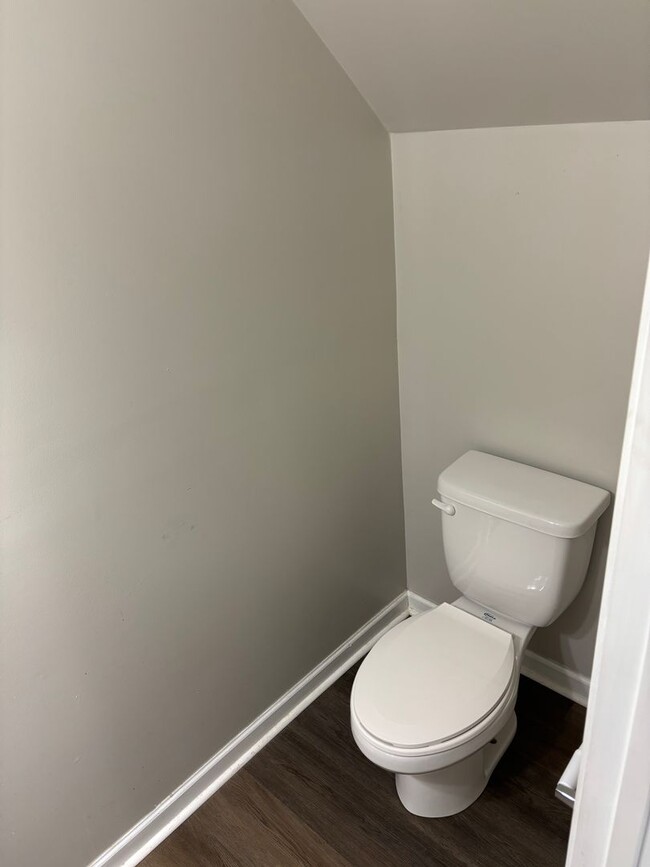 Building Photo - August Rent Free - Four Bedroom Fenced Yar...