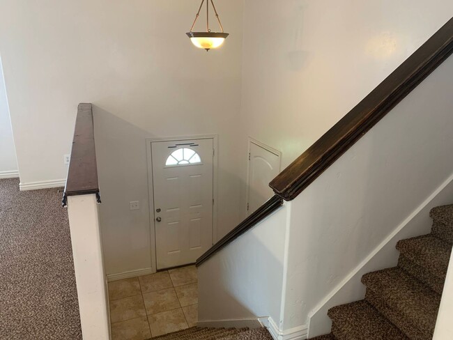 Building Photo - Spacious 5 Bedroom in Roy!