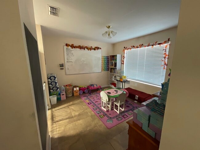 Building Photo - 915 Rutledge Dr
