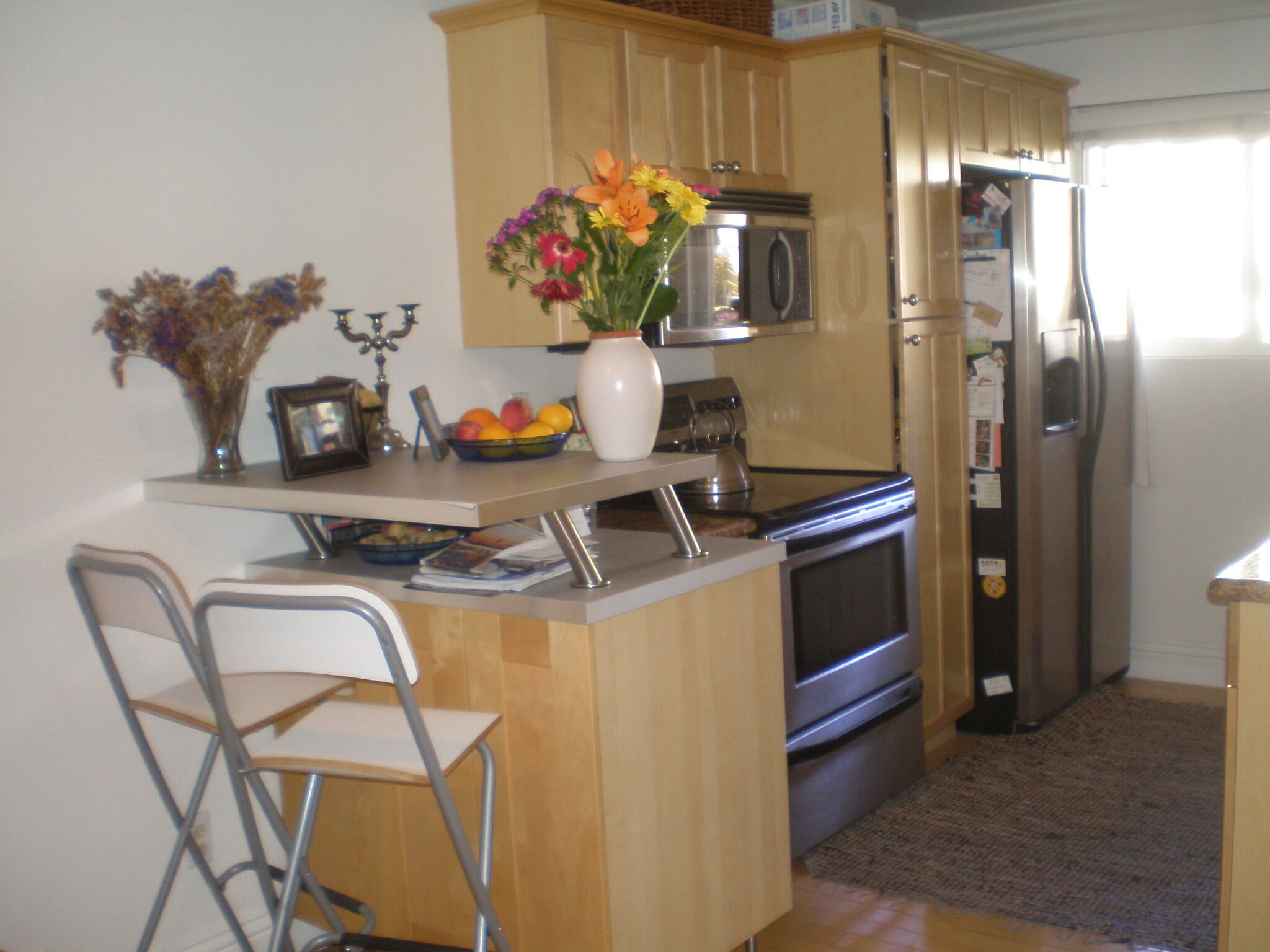 View of the breakfast bar - 3688 1st Ave