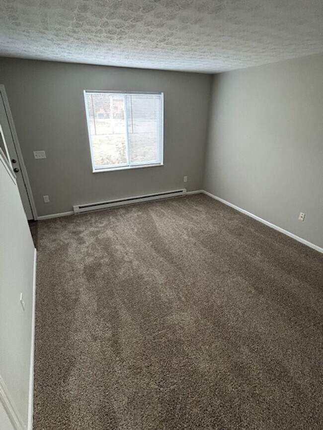 Building Photo - Black Friday Move-in Special! Up to $500 off!