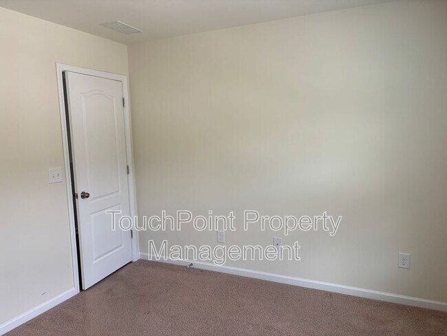 Building Photo - 78123 Rillstone Dr