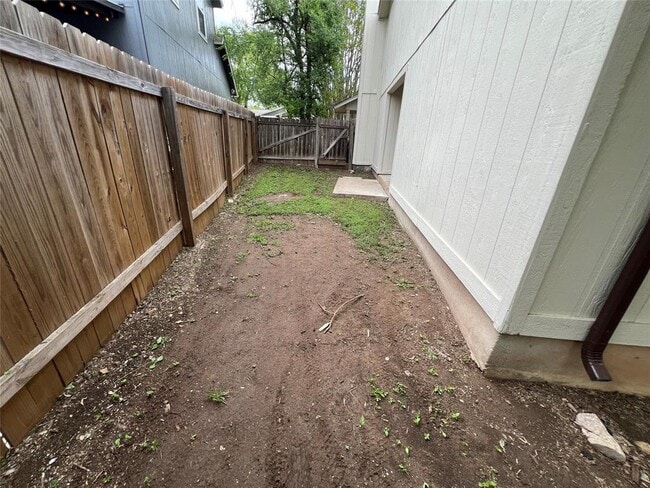 Building Photo - 2807 Firecrest Dr