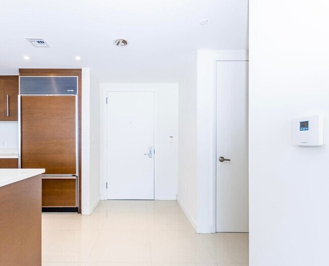 Building Photo - 485 Brickell Ave