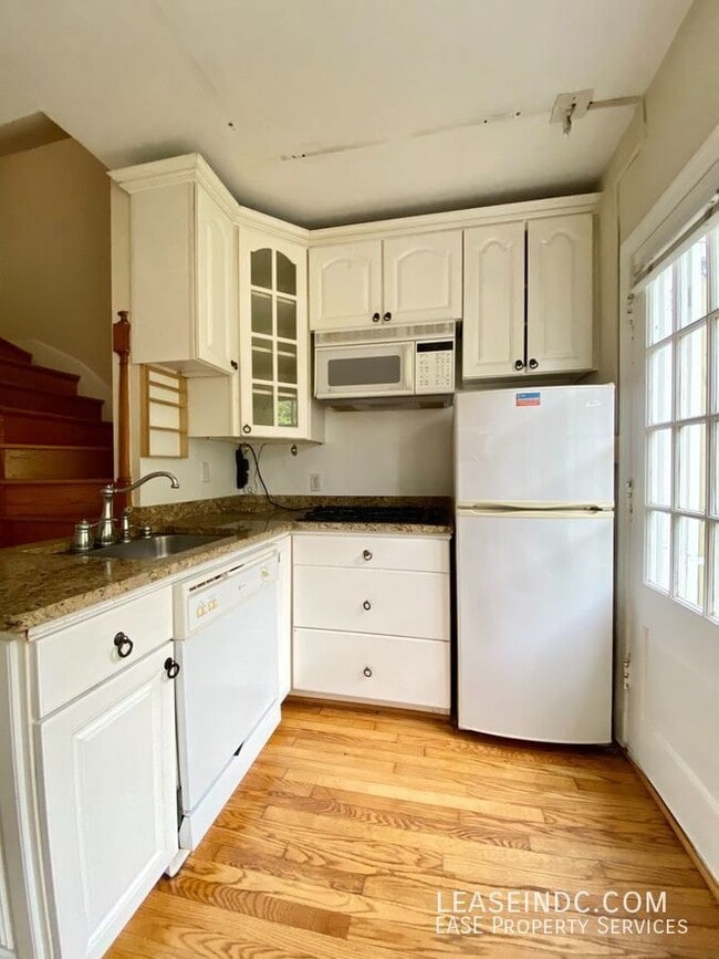 Building Photo - 3213 Cherry Hill Ln