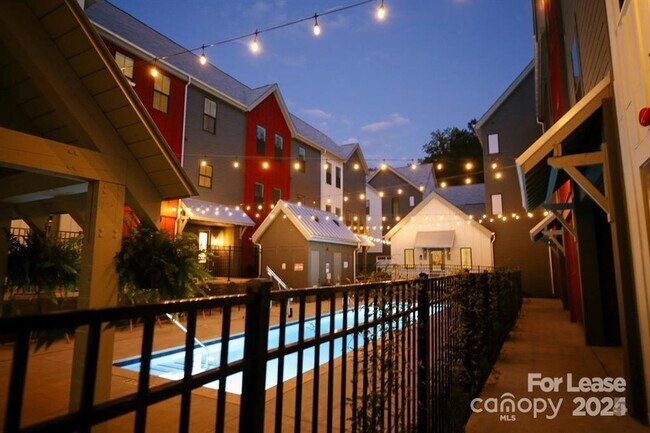 Building Photo - 2925 Commonwealth Ave