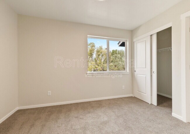 Building Photo - 1682 SW Salmon Ave