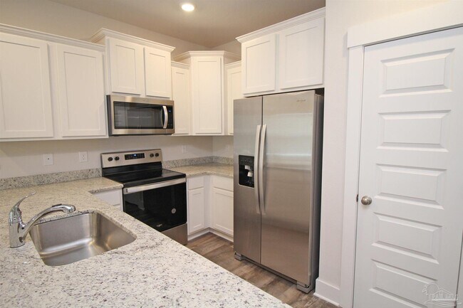 Building Photo - 1635 Iroquois Ct