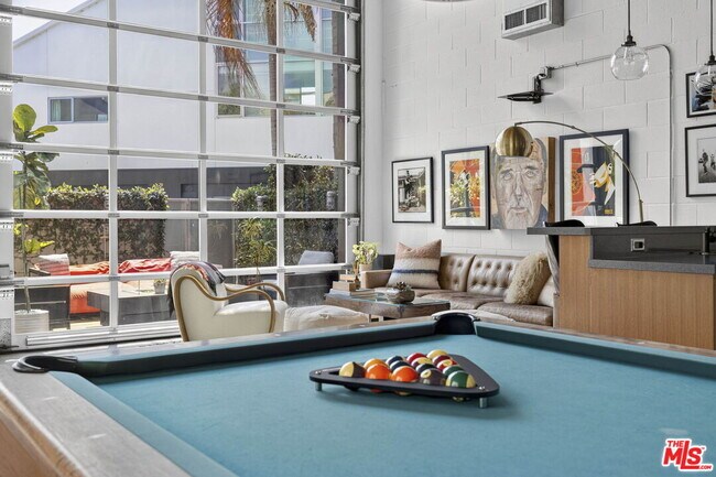 Building Photo - 2120 Narcissus Ct
