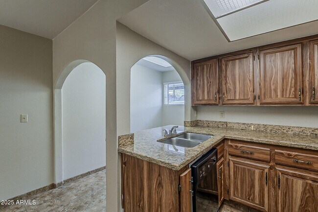 Building Photo - 461 W Holmes Ave