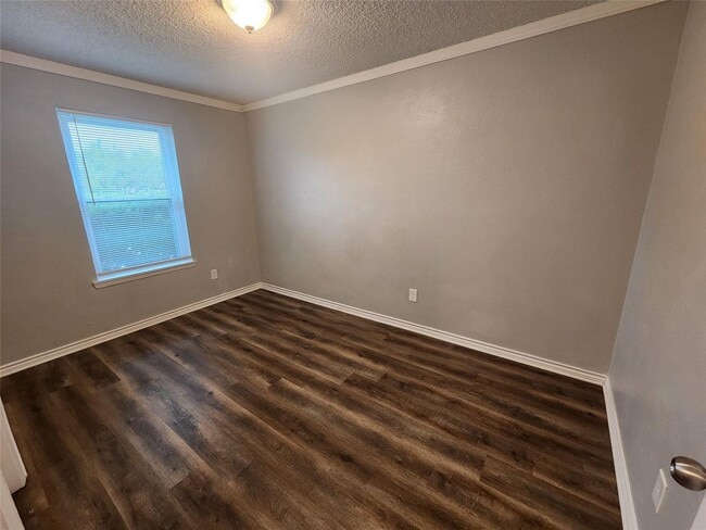 Building Photo - 3 BR/2BA | Renovated Single Family Home | 2-Car Garage | Fenced backyard