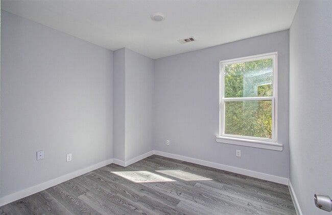 Building Photo - 4616 Shreveport Blvd