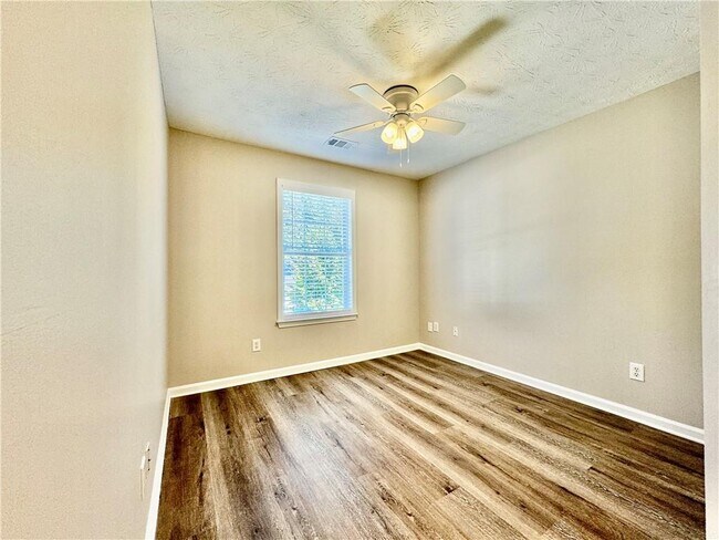 Building Photo - 3205 Northcliff Dr