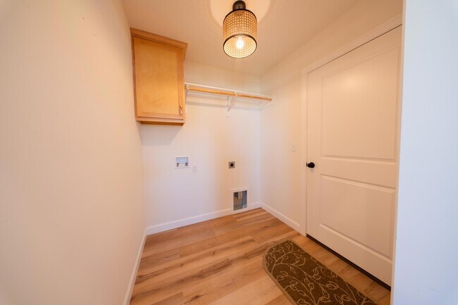 Building Photo - 708 Promenade Dr