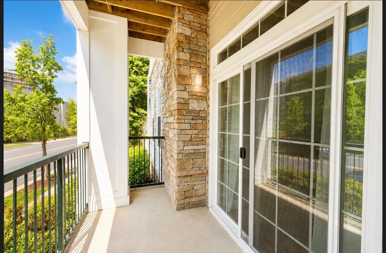 Building Photo - 2465 Army Navy Dr
