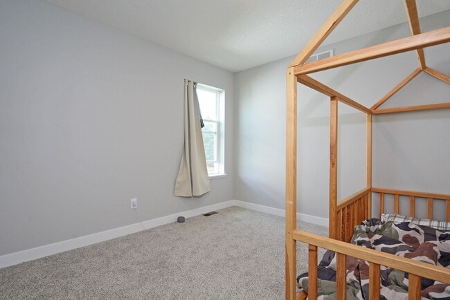 Building Photo - Beautiful 4-Bedroom Home with Modern Finishes & 2 Car Garage!