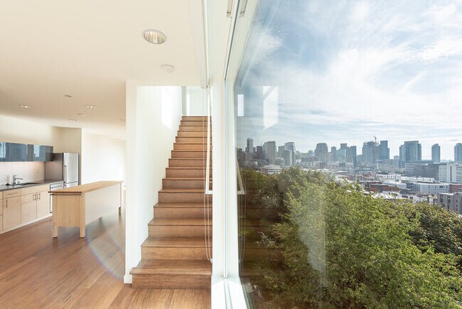 Building Photo - 711 Bellevue Ave E