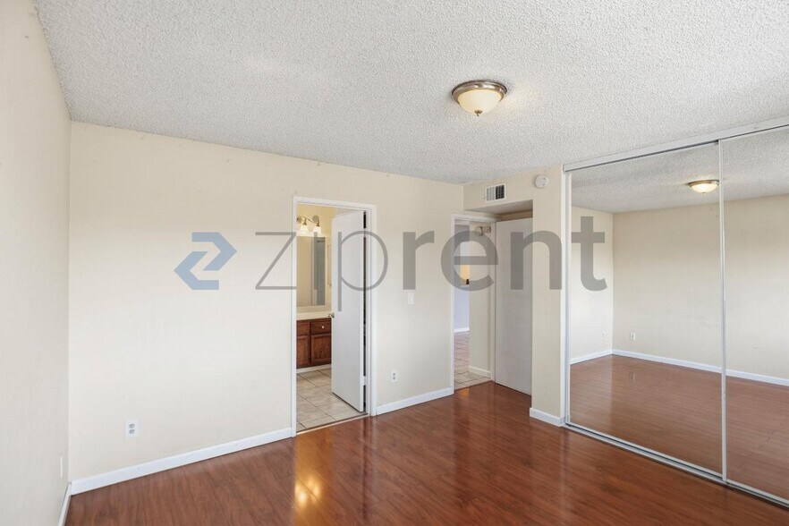 Building Photo - 3272 Shadow Park Pl