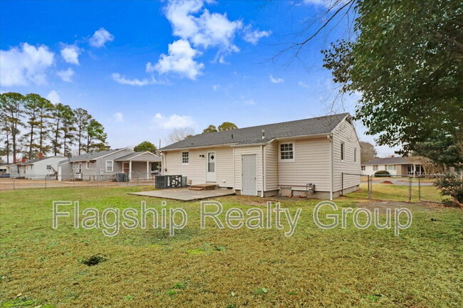 Building Photo - 1305 Robin St