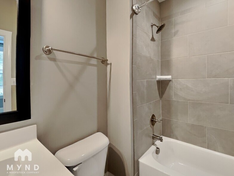 Building Photo - 1607 Bowery Dr