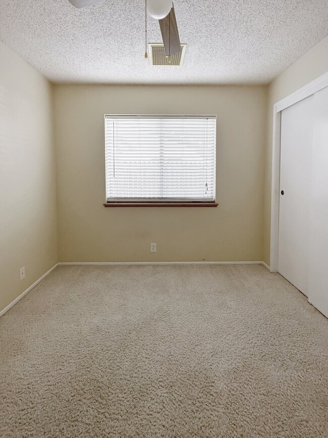 Building Photo - 605 E Wilson Ave