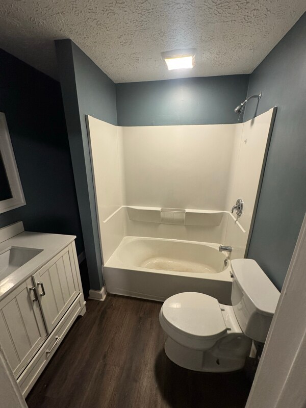 Building Photo - 5135 Stanley Ave