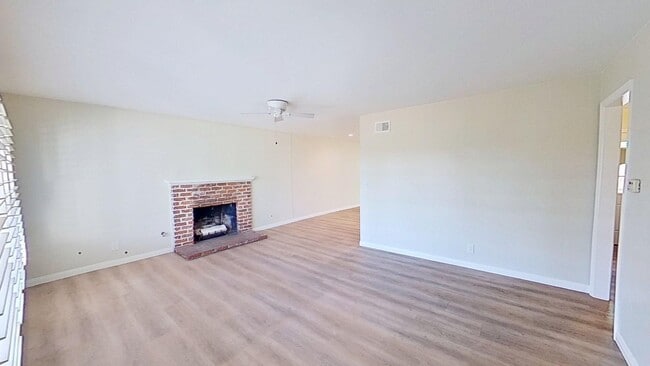 Building Photo - 8011 Taylor Dr