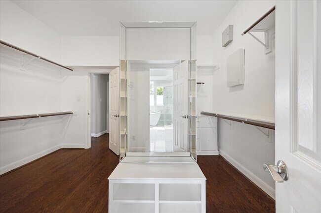 Building Photo - 5826 Santa Fe Springs Dr