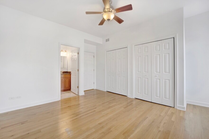 Building Photo - 4817 N Kimball Ave