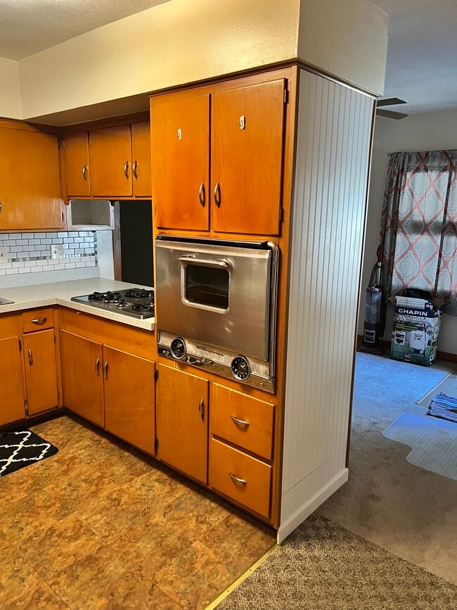 Stove and built-in oven - 4351 Dover Center Rd
