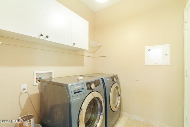 Laundry with storage - 43220 N Outer Bank Dr