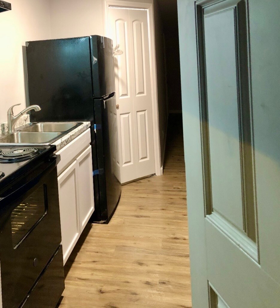 Building Photo - 203 Main St