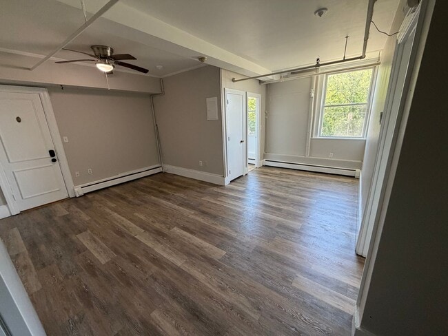 Building Photo - 423 Pelham St