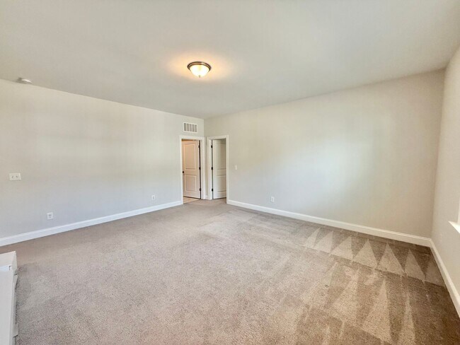 Building Photo - Stunning 5BD, 3BA Raleigh Home Within the ...