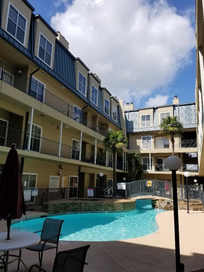 Building Photo - 921 Marine Dr