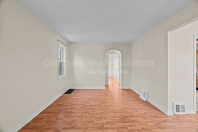 Building Photo - 1258 Grant Dr