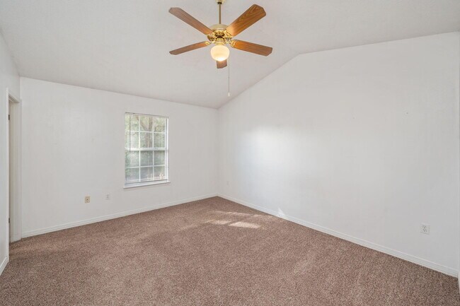 Building Photo - 423 Northview Ln