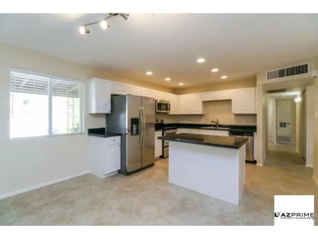 Building Photo - 7421 E Belleview St