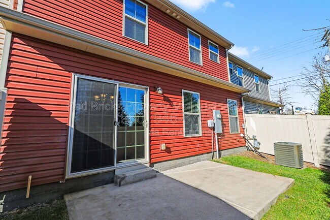 Building Photo - 11007 Discovery Dr NW