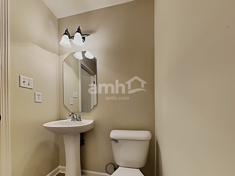 Building Photo - 6652 Clingmans Cv