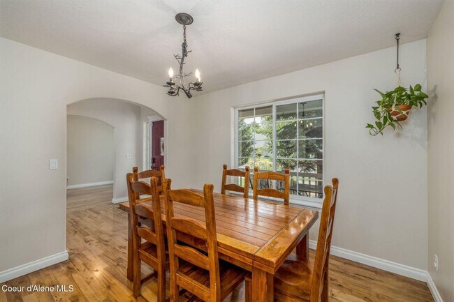 Building Photo - Beautiful home in Broadmore Estates