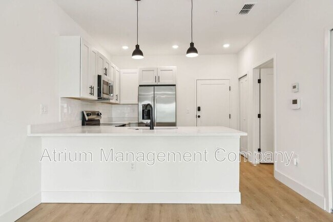 Building Photo - 221 S Bumby Ave