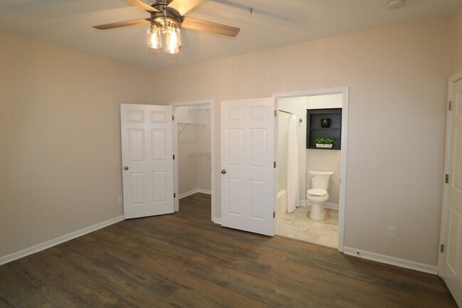 Building Photo - 6901 Hanesbrook Cir