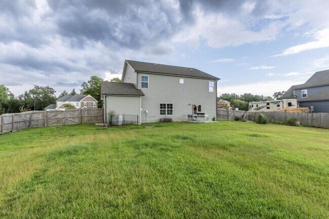 Building Photo - Beautiful home in great neighborhood!