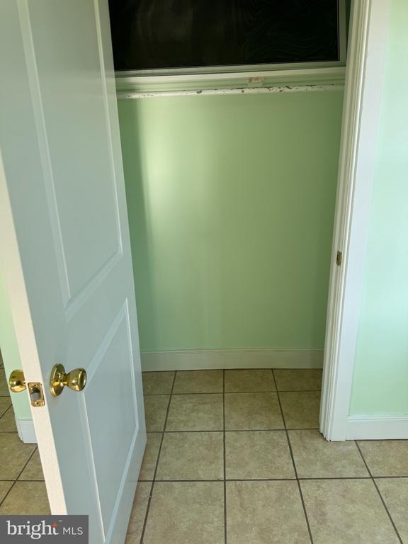 Building Photo - 332 E Broadway