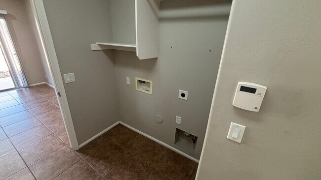 Building Photo - 44424 W Knauss Dr