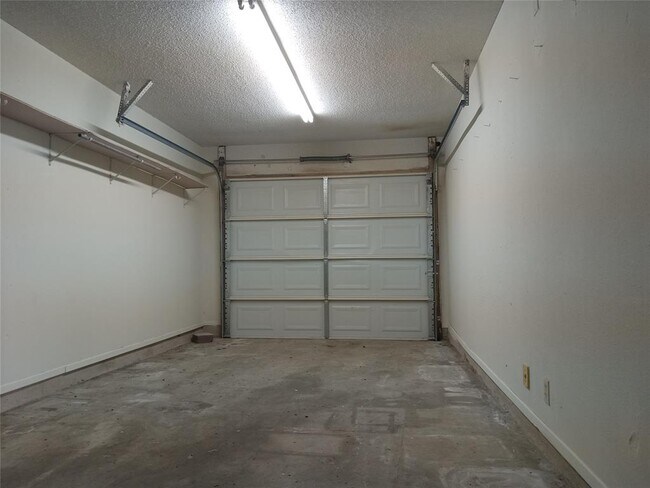 Building Photo - 12900 Hymeadow Dr